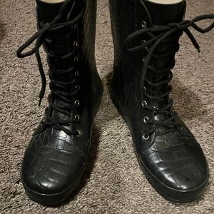 Duck boots, above ankles, cute design, Size 7 Made by KY